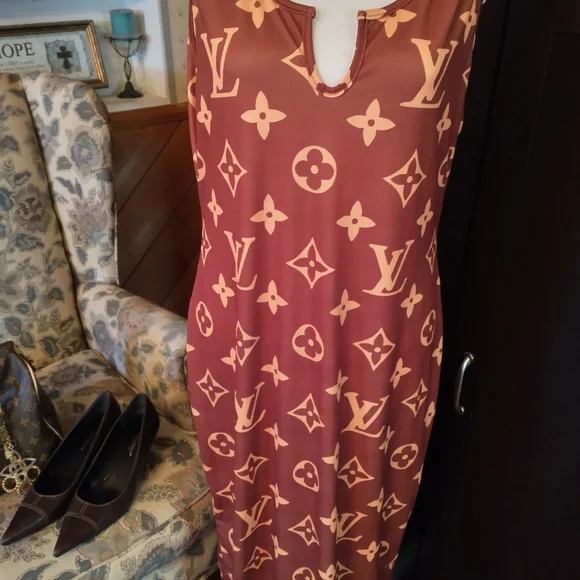 Elegant Brown Maxi Dress - Picture 2 of 5